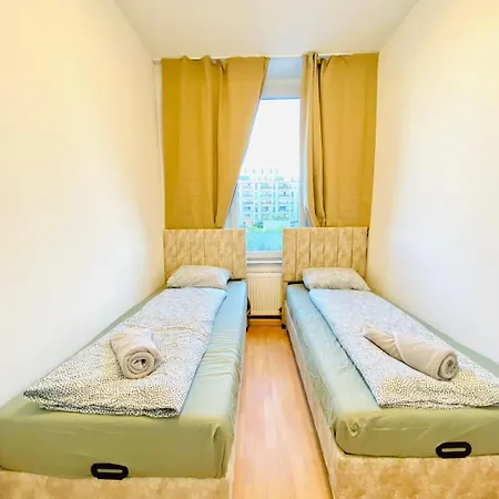 Apartment Bright 5br W Great Transport Link