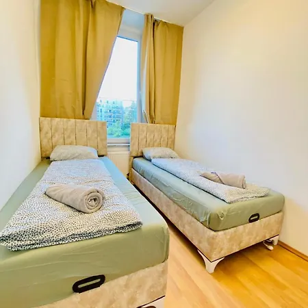 Bright 5br W Great Transport Link *