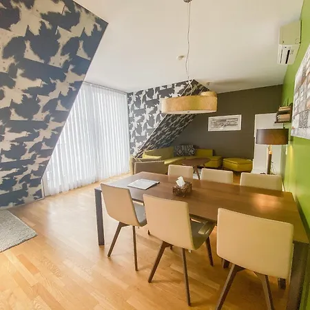 Abieshomes Serviced - Votivpark Apartment