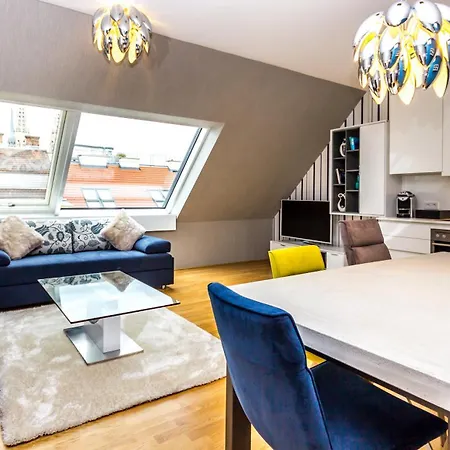 Abieshomes Serviced - Votivpark Apartment