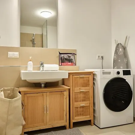 Free Parking I Balcony I 5 Min To Train Station Vienna