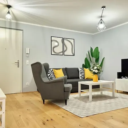 Free Parking I Balcony I 5 Min To Train Station Appartamento *