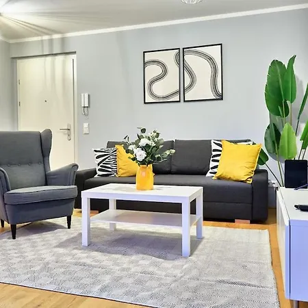 Apartment Free Parking I Balcony I 5 Min To Train Station *