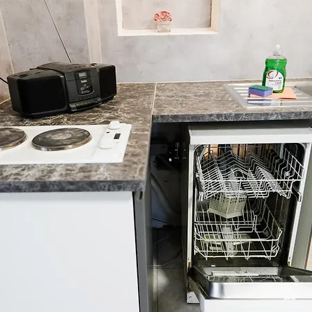 Spacious House With 5
