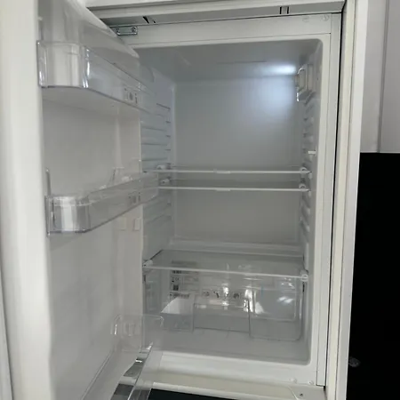 Apartment 2 25 *