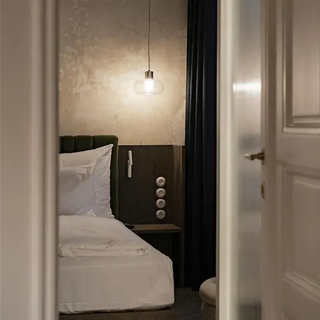 By Wolfensson - Boutique 5* Viena