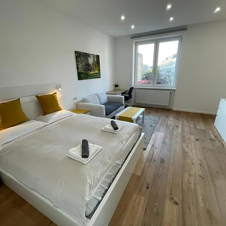 Clearvuehome - Quiet 54 M2 Messe Apartment