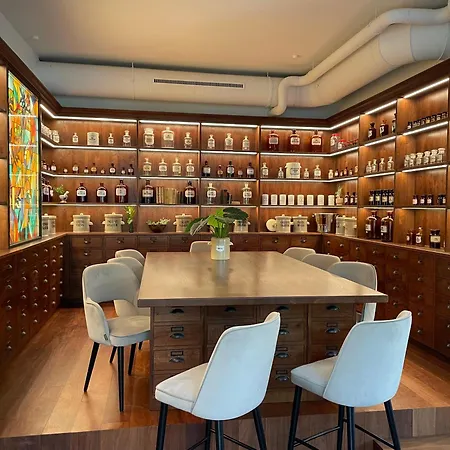 Vive & Restaurant Hotel
