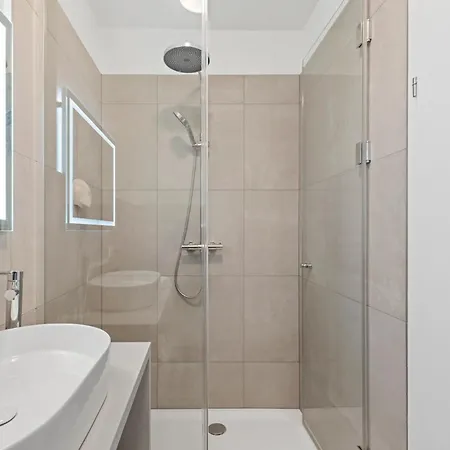 Vive & Restaurant Hotel