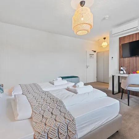 Vive & Restaurant Hotel