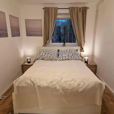 Haus Mit Garten, U Bahn Naehe, Gratis Parkplaetze *