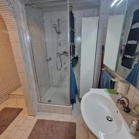Haus Mit Garten, U Bahn Naehe, Gratis Parkplaetze *