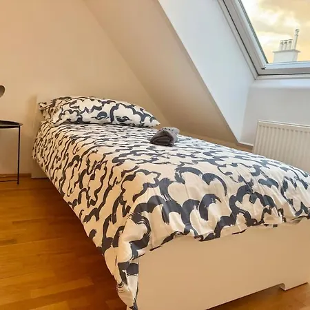 Апартаменты Spacious Rooftop With Balcony Вена