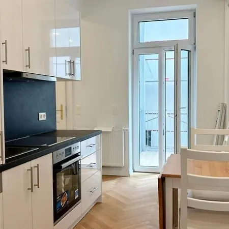 2 Mit Balkon 19 Apartment *