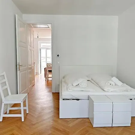 2 Mit Balkon 19 Apartment Vienna