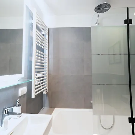 Carl's Design Residences By Domicilia *