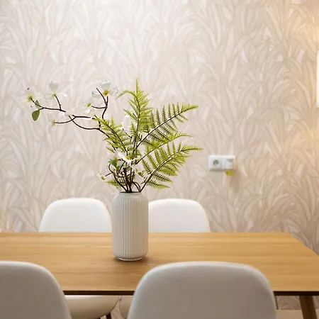 Apartment 4 You- Familyroom *