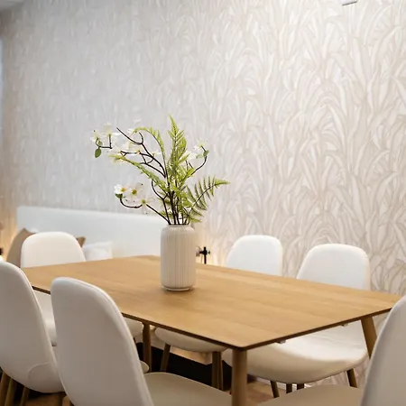 4 You- Familyroom * Vienna
