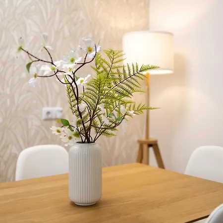 4 You- Familyroom *
