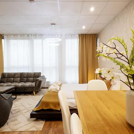 4 You- Familyroom Vienna