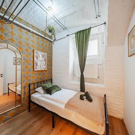 Green Apartments Hostel *