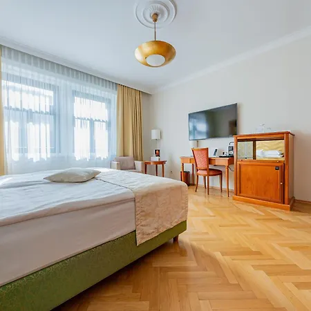 Hotel Josefshof Am Rathaus 4*