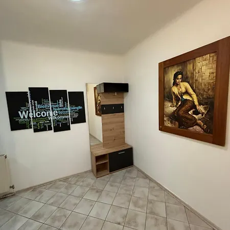 Cozy 2-bedroom Retreat Near Subway And Center
