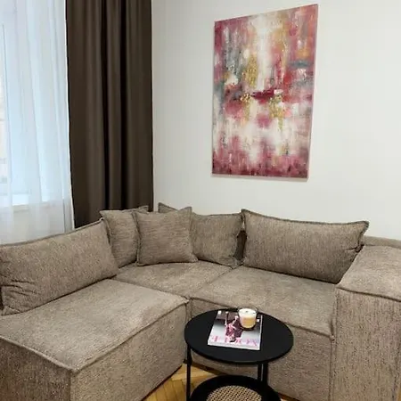 Neu! Im Stadtzentrum 4 *