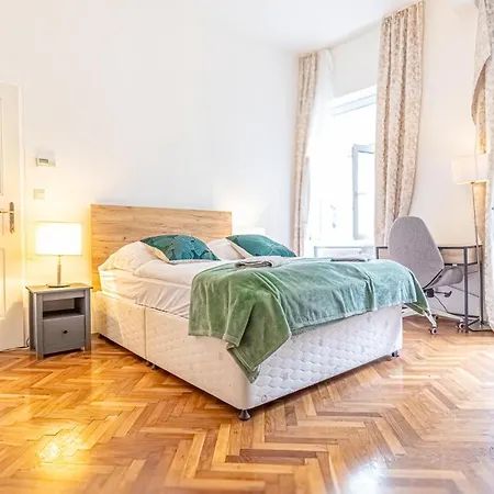 Convenient 3-br Shared Apt, 15 Min To Landstrasse Hub *