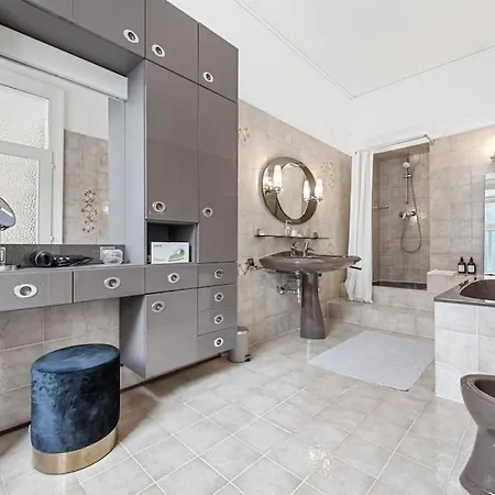 Stylish & Modern Viennese