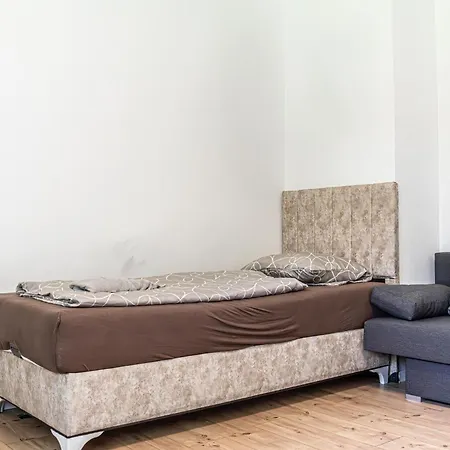 Hostel Comfy In Shared With Terrace And Garden Vienna