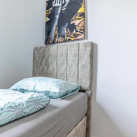 Hostel Comfy In Shared With Terrace And Garden *