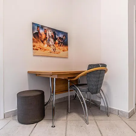 Comfy In Shared With Terrace And Garden Hostel *