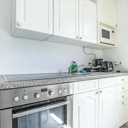 Hostel Comfy In Shared With Terrace And Garden
