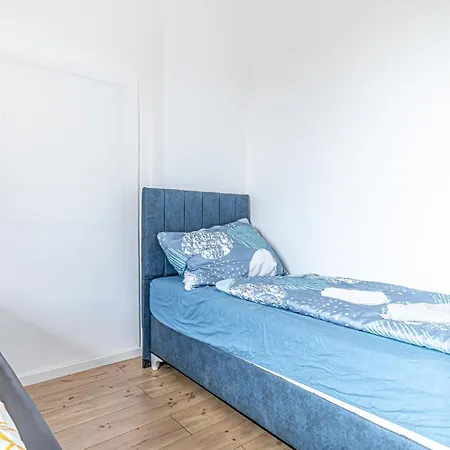 Hostel Comfy In Shared With Terrace And Garden