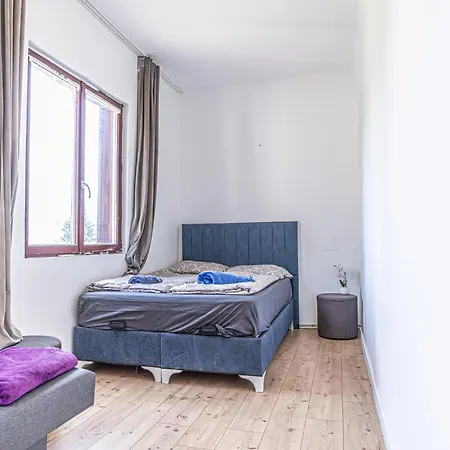Comfy In Shared With Terrace And Garden Hostel