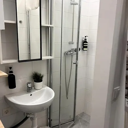 In 9 Apartment