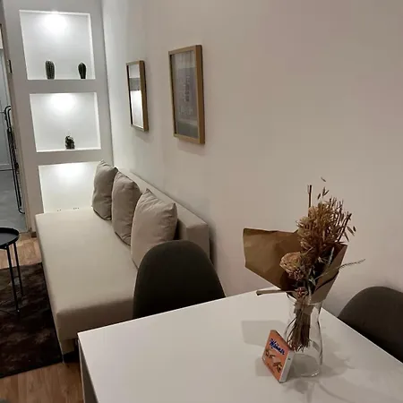 Apartment In 9 *