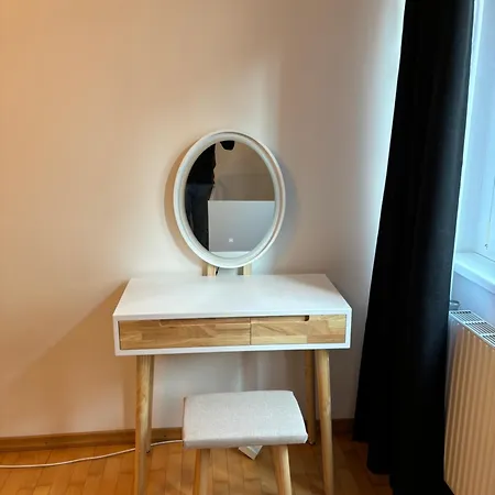 Cozy 2-bedroom Retreat Near Subway And Center Apartamento Viena