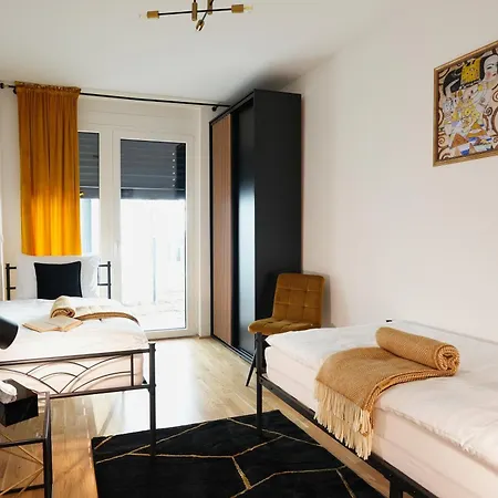 Carl's Design Residences By Domicilia Apartman *