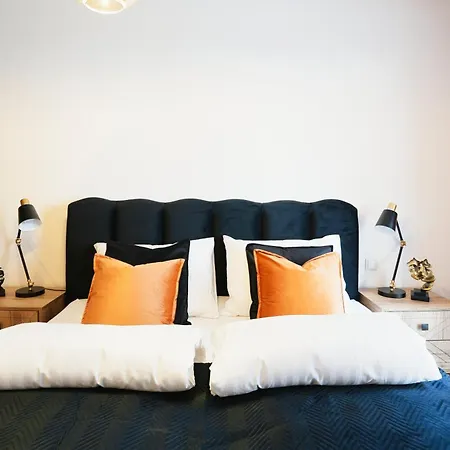Carl's Design Residences By Domicilia Apartman *
