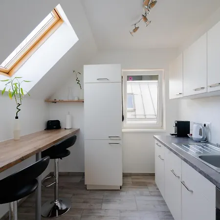 Domus Optima - Cozy Retreat In וינה