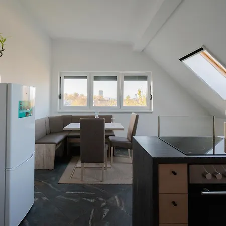 Domus Optima - Cozy Retreat In דירה