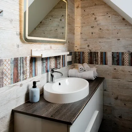 Domus Optima - Cozy Retreat In דירה *