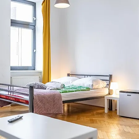 Near Danube & Millenium Tower - Massive Shared 4br