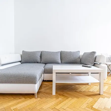 Near Danube & Millenium Tower - Massive Shared 4br Apartment Vienna