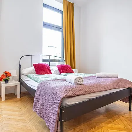 Near Danube & Millenium Tower - Massive Shared 4br