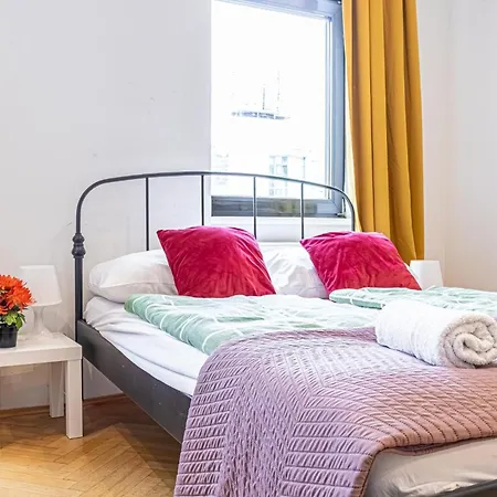 Near Danube & Millenium Tower - Massive Shared 4br Apartment Vienna