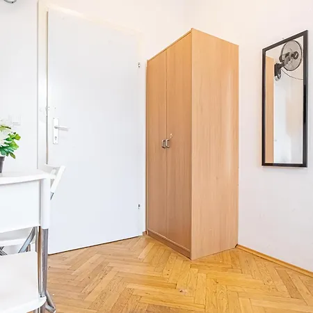 Near Danube & Millenium Tower - Massive Shared 4br *