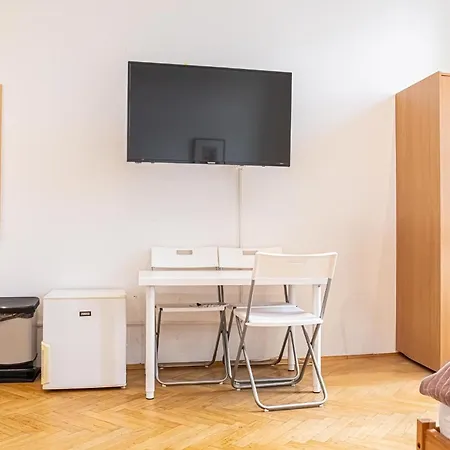 Near Danube & Millenium Tower - Massive Shared 4br
